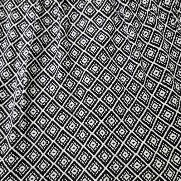 Torrid Cold Shoulder Gauze Top Women’s Size 3 Black And White - Picture 11 of 11